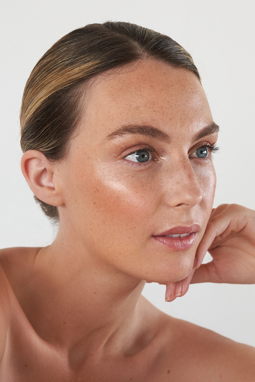 Teint naturel et glowy pour campagne cosmetique