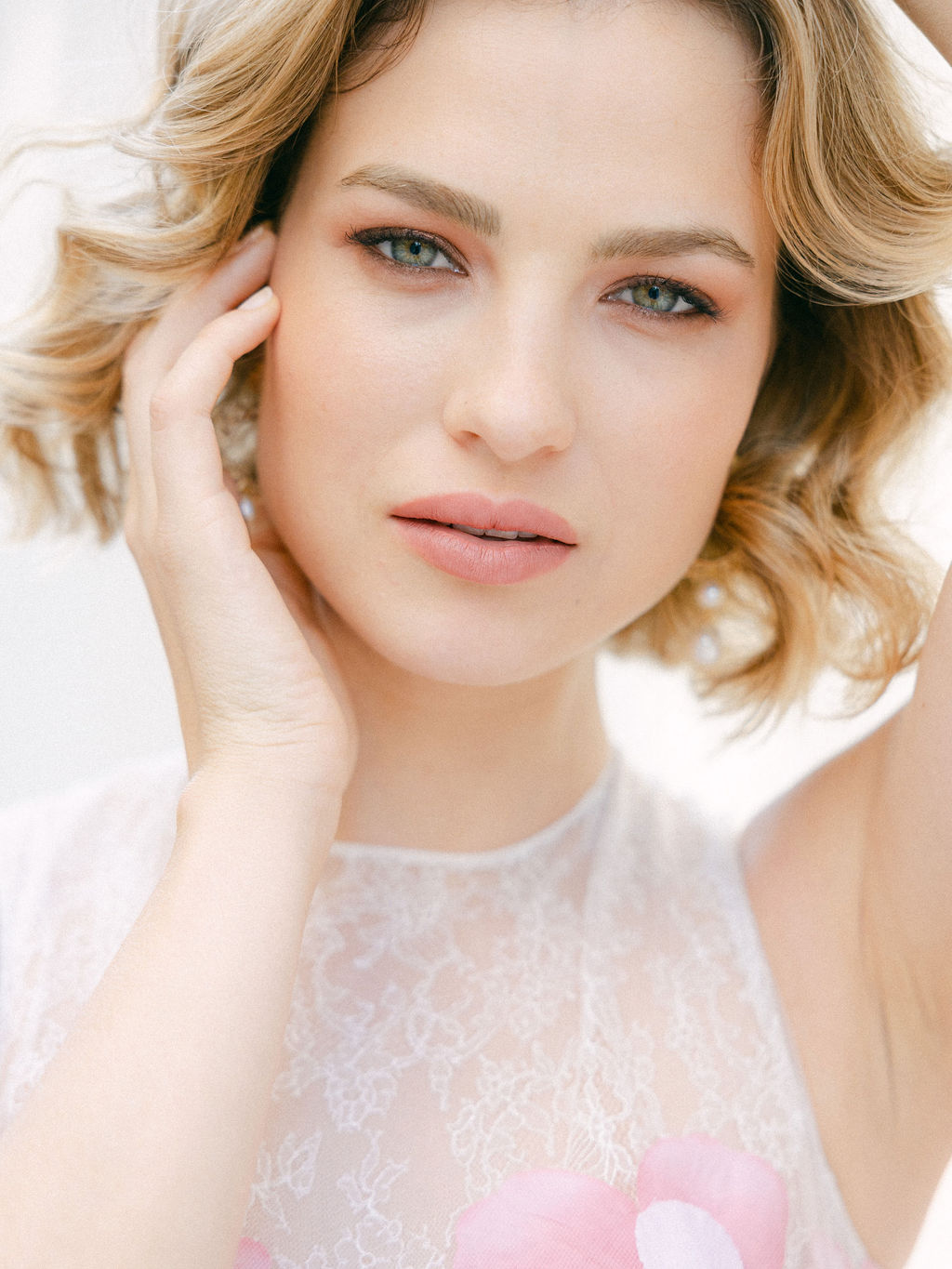 Maquillage mariée à Paris, teint éclatant et naturel