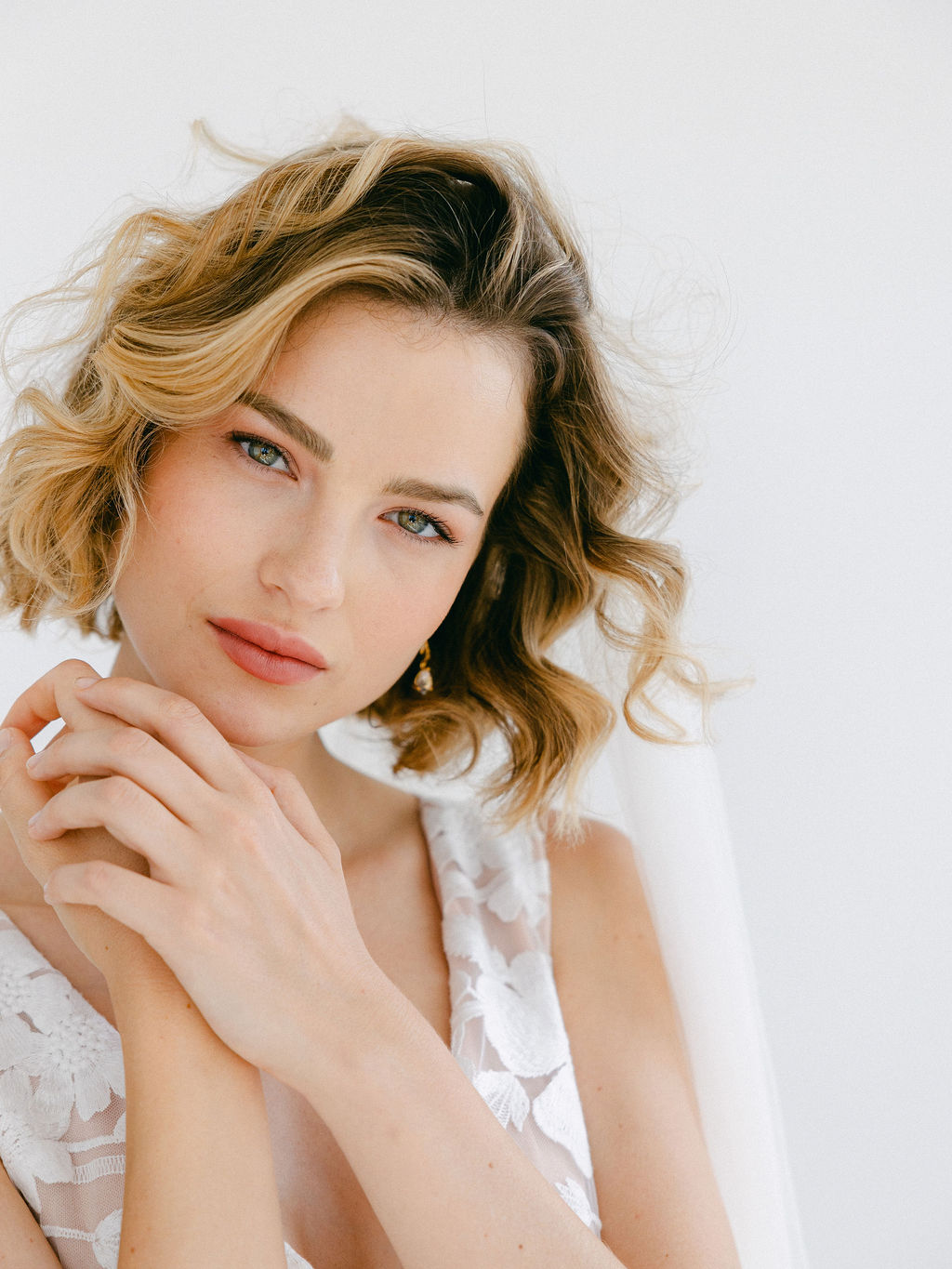 Maquillage mariée à Paris, teint éclatant et naturel